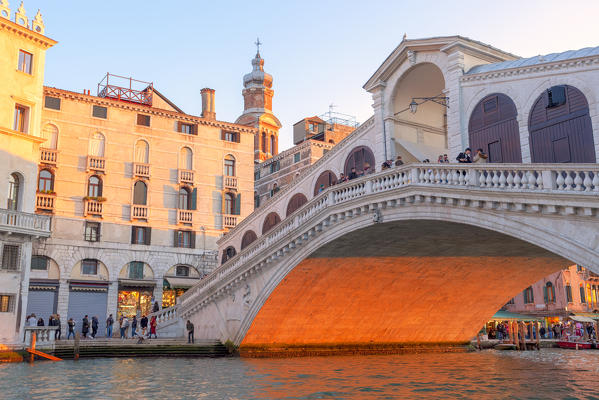 Sunset at Ponte di Rialto (Rialto Bridge), Venice, Veneto, Italy.