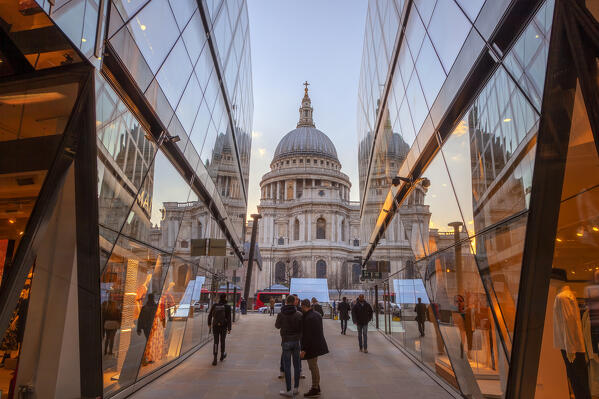 St. Paul’s Cathedral from the gallery of One New Change center, London, Great Britain, UK