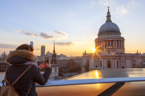 St. Paul’s Cathedral from the terrace of One New Change center, London, Great Britain, UK