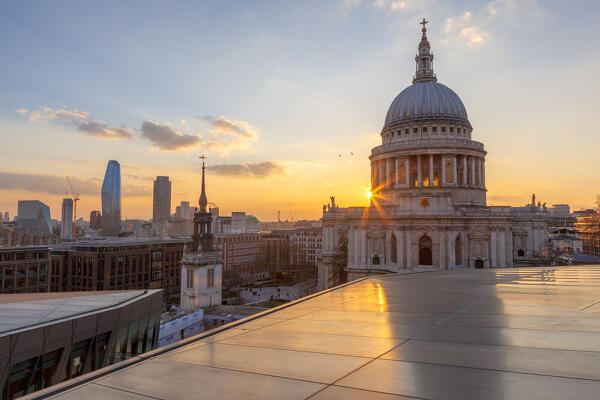 St. Paul’s Cathedral from the terrace of One New Change center, London, Great Britain, UK