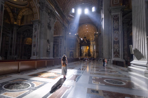Inner view of Saint Peter's Basilica, Vatican City (papal enclave in the city of Rome, Lazio, Italy). (MR)