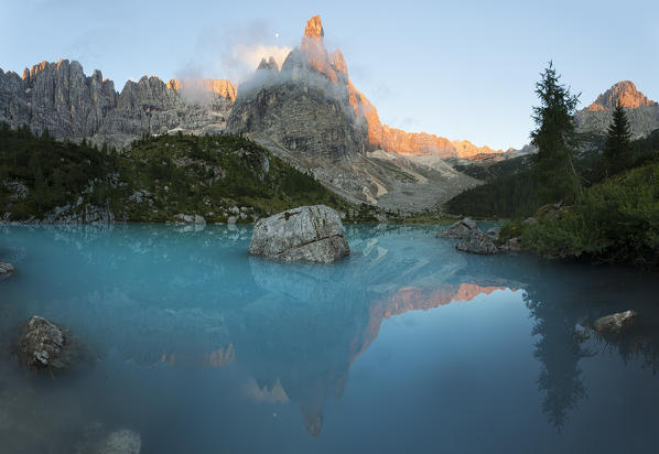 Sorapis Lake, Dolomites, Sorapis Group, Cortina d'Ampezzo, Belluno, Italy.
