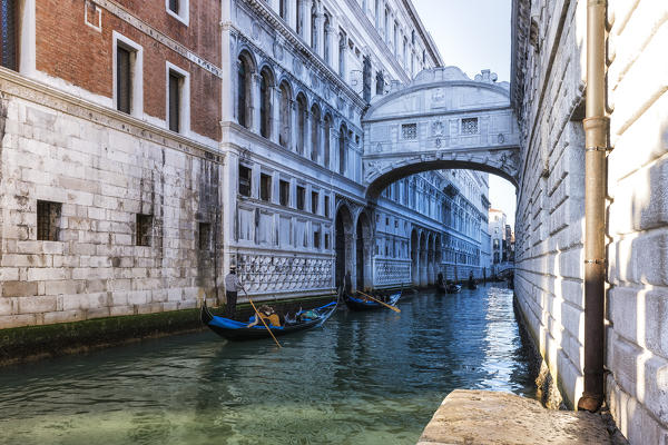 Gondolas of Venice navigating under the Bridge of Sighs, Venice, Veneto, Italy