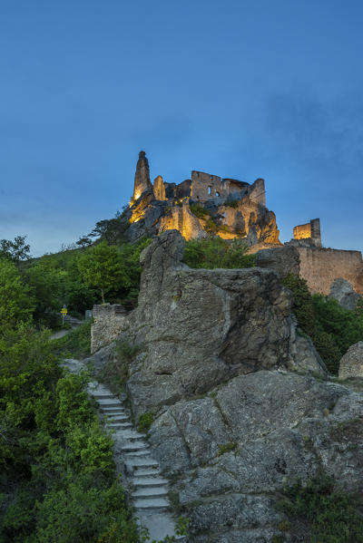 Duernstein, Wachau, Waldviertel,  district of Krems, Lower Austria, Austria, Europe. The castle ruin Duernstein at dusk