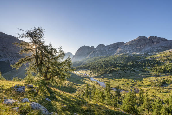 San Vigilio di Marebbe, Fanes, Dolomites, South Tyrol, Italy, Europe. Sunrise on the Fanesalm with the peaks Mount Cristallo, Mount Vallon Bianco and Furcia Rossa