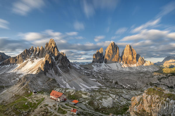 Sesto / Sexten, province of Bolzano, Dolomites, South Tyrol, Italy. Sunrise at the Tre Cime di Lavaredo, Mount Paterno and refuge Locatelli