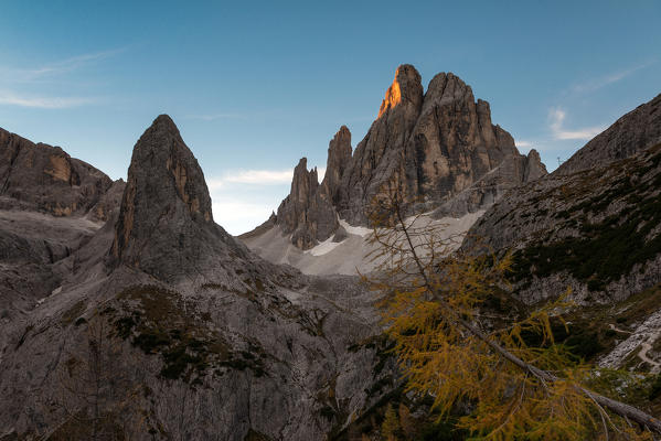 Sesto/Sexten, Dolomites, South Tyrol, Italy. Sunrise on the peaks La Lista and Croda dei Toni in Fiscalina Valley