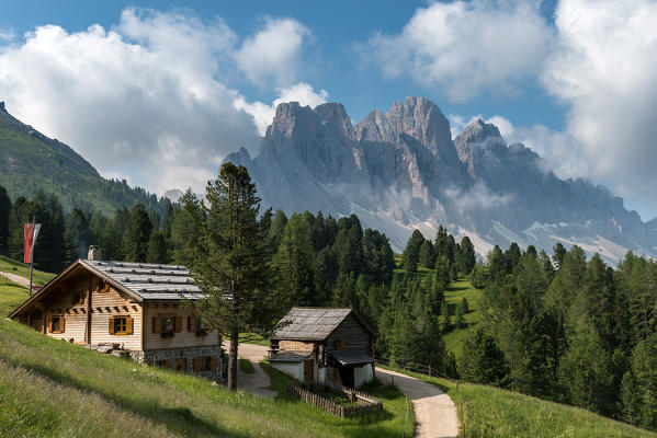 Funes Valley, Dolomites, South Tyrol, Italy. The Kaserillalm/Malga Caseril