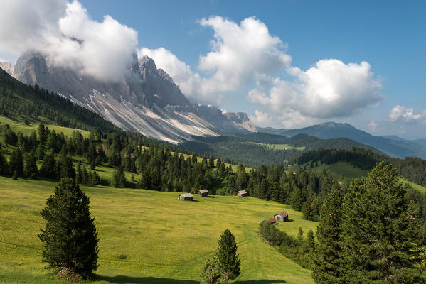 Funes Valley, Dolomites, South Tyrol, Italy. The Barns on the Malga Caseril/Kaserillalm. In the background the peaks of the Odle