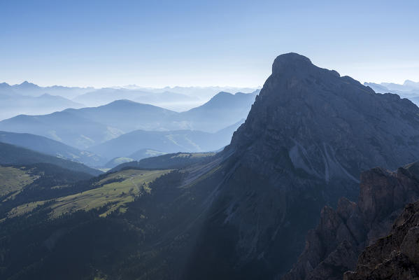 Odle di Eores, Dolomites, South Tyrol, Italy. The Peitlerkofel / Sass de Putia seen from ridge of the Odle di Eores