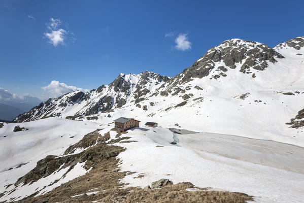 Terento, South Tyrol, Italy. The refuge Lago di Pausa / Tiefrastenhuette and the frozen lake