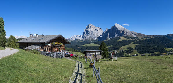 Alpe di Siusi/Seiser Alm, Dolomites, South Tyrol, Italy. The Rauch mountain hut