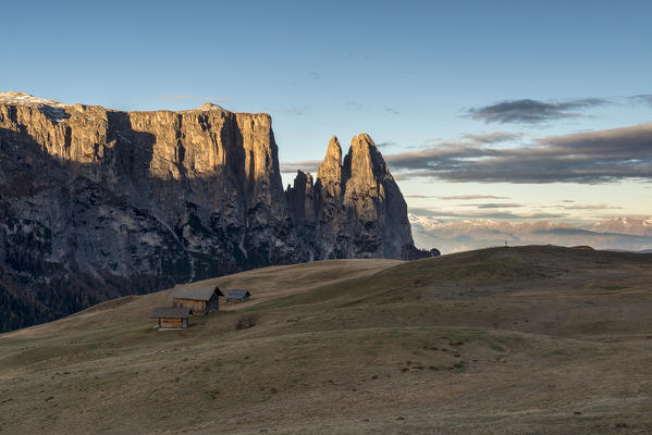 Alpe di Siusi/Seiser Alm, Dolomites, South Tyrol, Italy. Autumn sunrise on the Alpe di Siusi/Seiser Alm. In the background the peaks of Sciliar/Schlern, Euringer and Santner