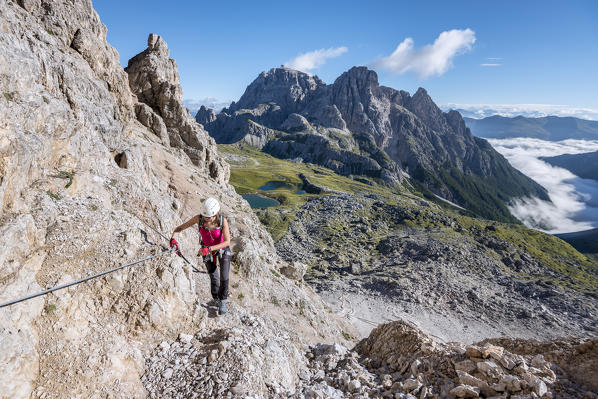 Sesto/Sexten, Dolomites, South Tyrol, province of Bolzano, Italy. Climber on the via ferrata De Luca-Innerkofler to the summit of Monte Paterno