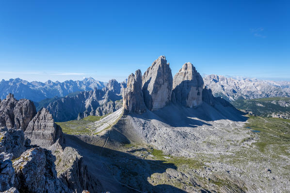 Sesto/Sexten, Dolomites, South Tyrol, province of Bolzano, Italy. View from the summit of Monte Paterno/Paternkofel on the Tre Cime di Lavaredo/Drei Zinnen