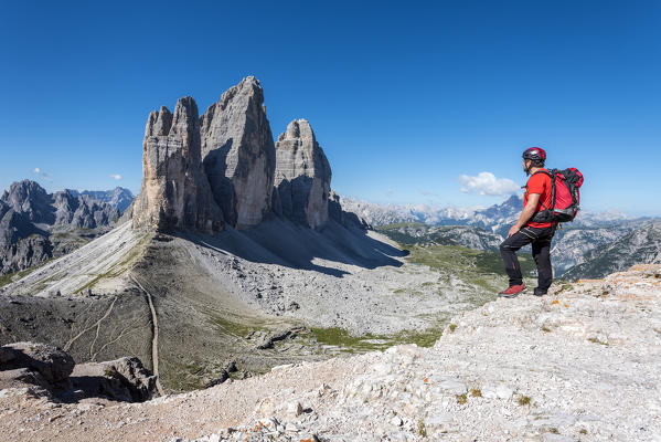 Sesto/Sexten, Dolomites, South Tyrol, province of Bolzano, Italy. Climber admires the Tre Cime di Lavaredo/Drei Zinnen
