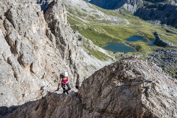 Sesto/Sexten, Dolomites, South Tyrol, province of Bolzano, Italy. Climber on the via ferrata De Luca-Innerkofler to the summit of Monte Paterno