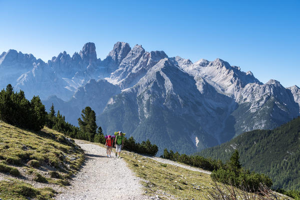 Prato Piazza/Plätzwiese, Dolomites, South Tyrol, Italy. Two children hike over the Prato Piazza/Plätzwiese. In the background the mountain group of Cristallo 