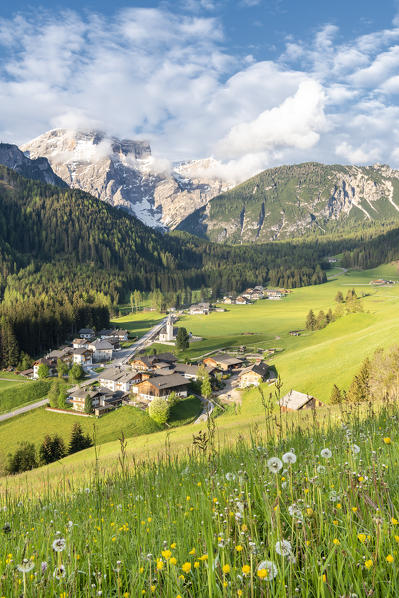 Braies / Prags, province of Bolzano, South Tyrol, Italy, Europe. The small village of San Vito / Sankt Veit in the Braies valley with the Seekofel in the background