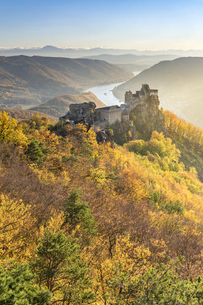 Schoenbühel-Aggsbach, Wachau, district of Melk, Lower Austria, Austria, Europe. The castle ruins of Aggstein