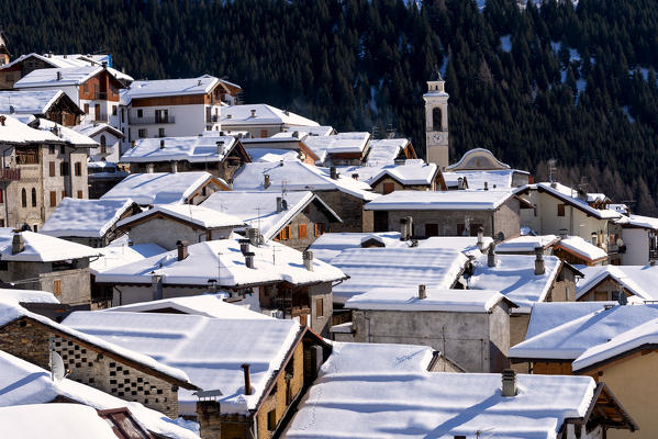 Winter season in Pezzo, a fraction of Ponte di Legno, Vallecamonica, Brescia province, Lombardy district, Italy, Europe