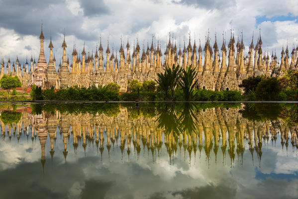 Kakku, Taunggyi, Shan State, Myanmar (Birmania). The 2478 stupas site in Kakku reflected in the water.
