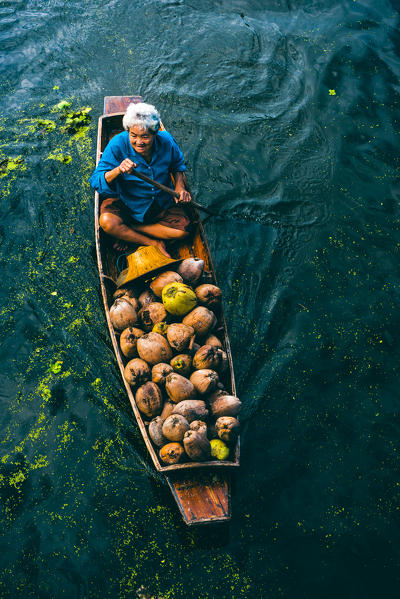 Damnoen Saduak floating market, Ratchaburi, Bangkok, Thailand.
