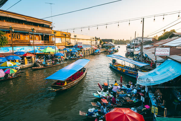 Amphawa floating market, Samut Songkhram, Bangkok, Thailand.