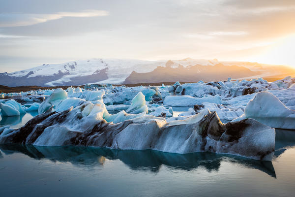 Iceland, Jokulsarlon Glacier Lagoon, icebergs and ice chunk at sunset