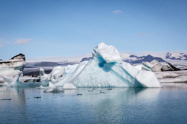 Iceland, Jokulsarlon Glacier Lagoon, icebergs and ice chunk at sunset