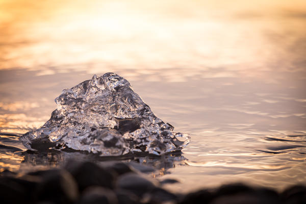 Iceland, Jokulsarlon Glacier Lagoon, icebergs and ice chunk at sunset