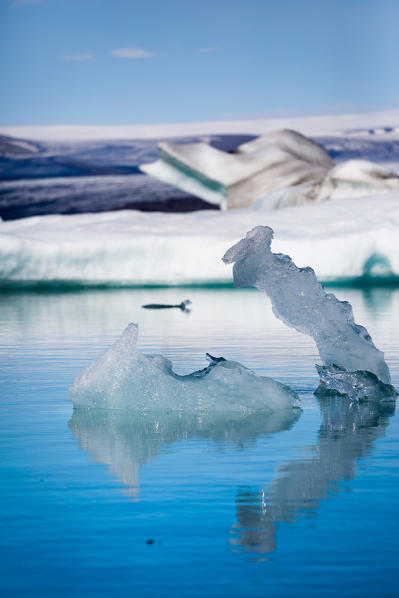 Iceland, Jokulsarlon Glacier Lagoon, icebergs and ice chunk at sunset