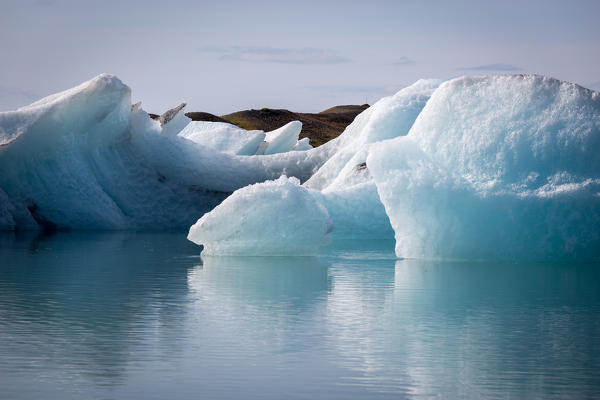 Iceland, Jokulsarlon Glacier Lagoon, icebergs and ice chunk at sunset