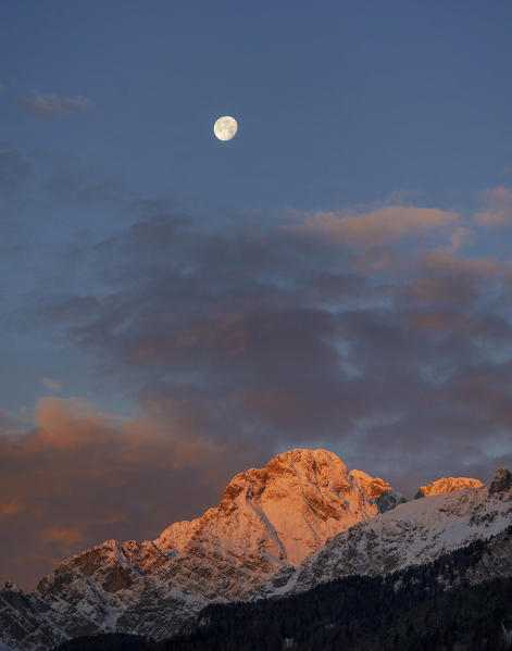 Marmarole, Croda Bianca, Dolomites, Veneto, Belluno, Italy. Moonset over Croda Bianca