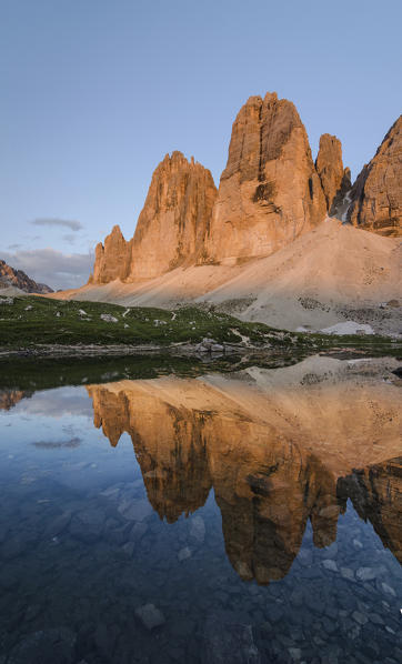 Grava longia, langalm, Tre Cime di Lavaredo, Drei Zinnen, Three peaks of Lavaredo, Dolomites, South Tyrol, Veneto, Italy. Langalm's lake