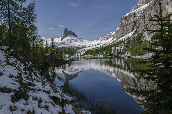 Federa Lake, Croda da Lago, Becco di mezzodi, Cortina d'Ampezzo, Dolomiti, Dolomites, Veneto, Italy. Federa Lake