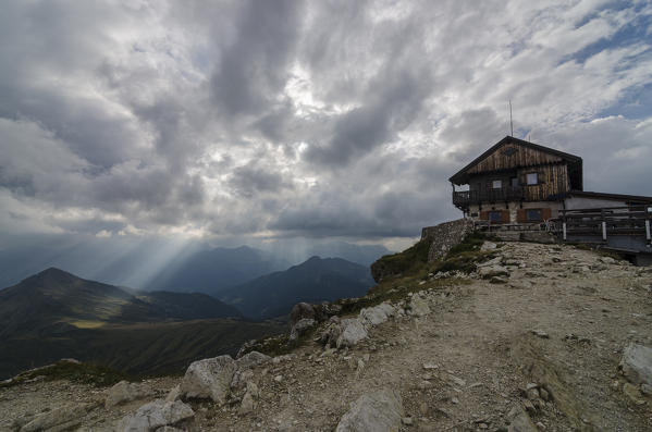 Nuvolau, Falzarego Pass, Cortina d'Ampezzo, Dolomiti, Dolomites, Veneto, Italy. Nuvolau refuge