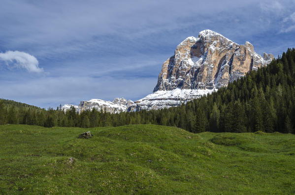 Tofana di Rozes, Falzarego Pass, Cortina d'Ampezzo, Dolomiti, Dolomites, Veneto, Italy. Tofana di Rozes