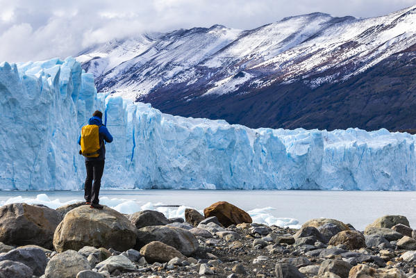 Argentina,Patagonia,Santa Cruz province,Los Glaciares National Park,tourist admires the huge face of the glacier Perito Moreno
