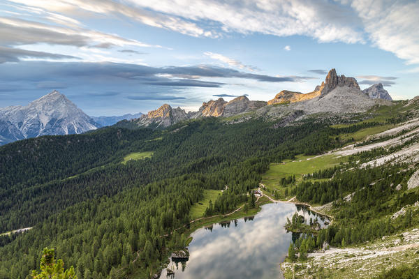 Italy,Veneto,Belluno district,Cortina d'Ampezzo,elevated view of lake Federa
