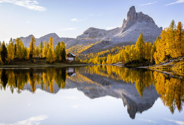 Italy,Veneto,Belluno district,Cortina d'Ampezzo,sunrise at lake Federa