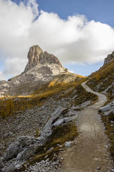 Italy,Veneto,Belluno district,Cortina d'Ampezzo,the path that leads to Forcella Ambrizzola with the Becco di Mezzodì in the background