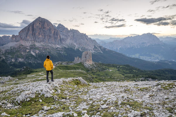 Italy, Veneto, province of Belluno, view from near the Forcella Averau towards the Tofane group, the Cristallo, the Cinque Torri and Cortina d'Ampezzo, a renowned winter and summer tourist resort (MR)