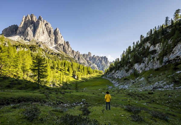 Italy, Veneto, Belluno province, Auronzo di Cadore, hiker admires Cadini di Misurina in the early morning