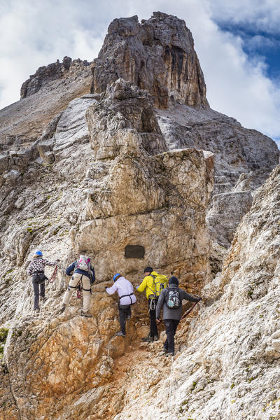 Climbers on via ferrata Marino Bianchi on Mount Cristallo di Mezzo;Cortina d'Ampezzo,Belluno district,Veneto,Italy,Europe