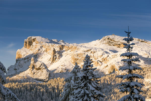 View of Nuvolau group with his famous refuge,Cortina d'Ampezzo,Belluno district,Veneto,Italy,Europe