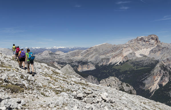 Italy,Veneto,Belluno district,Cortina d'Ampezzo,View of Mount Croda Rossa d'Ampezzo from the top of Croda del Vallon Bianco