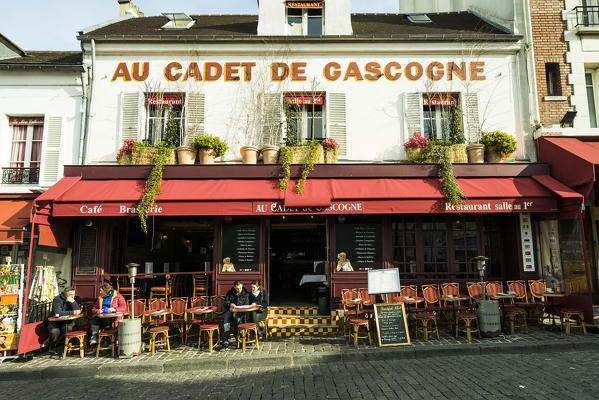 Cafè in Place du Tertre, Montmartre, Paris, France