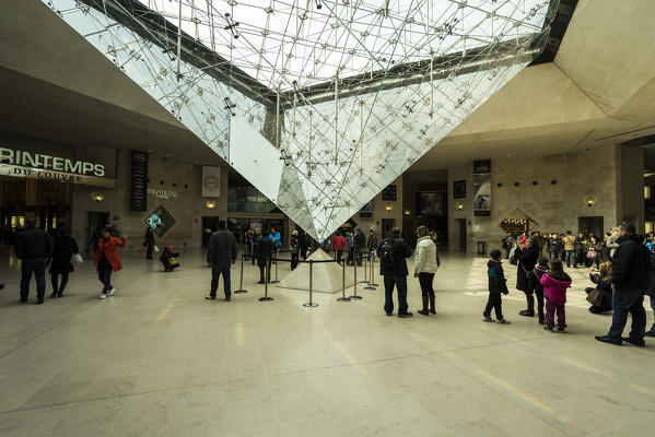 Carrousel du Louvre, inverted Pyramid by the architect Ieoh Ming Pei, Paris, France.