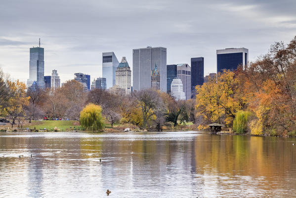 USA, New York City, Manhattan, Central Park, The Lake in autumn